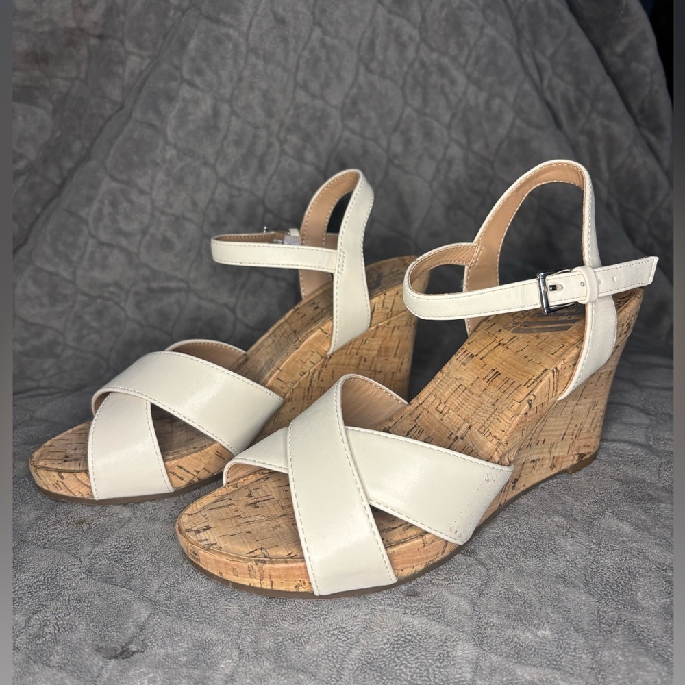 Chic Cream Summer Sandals with Cork Wedge Sole | Size 7.5